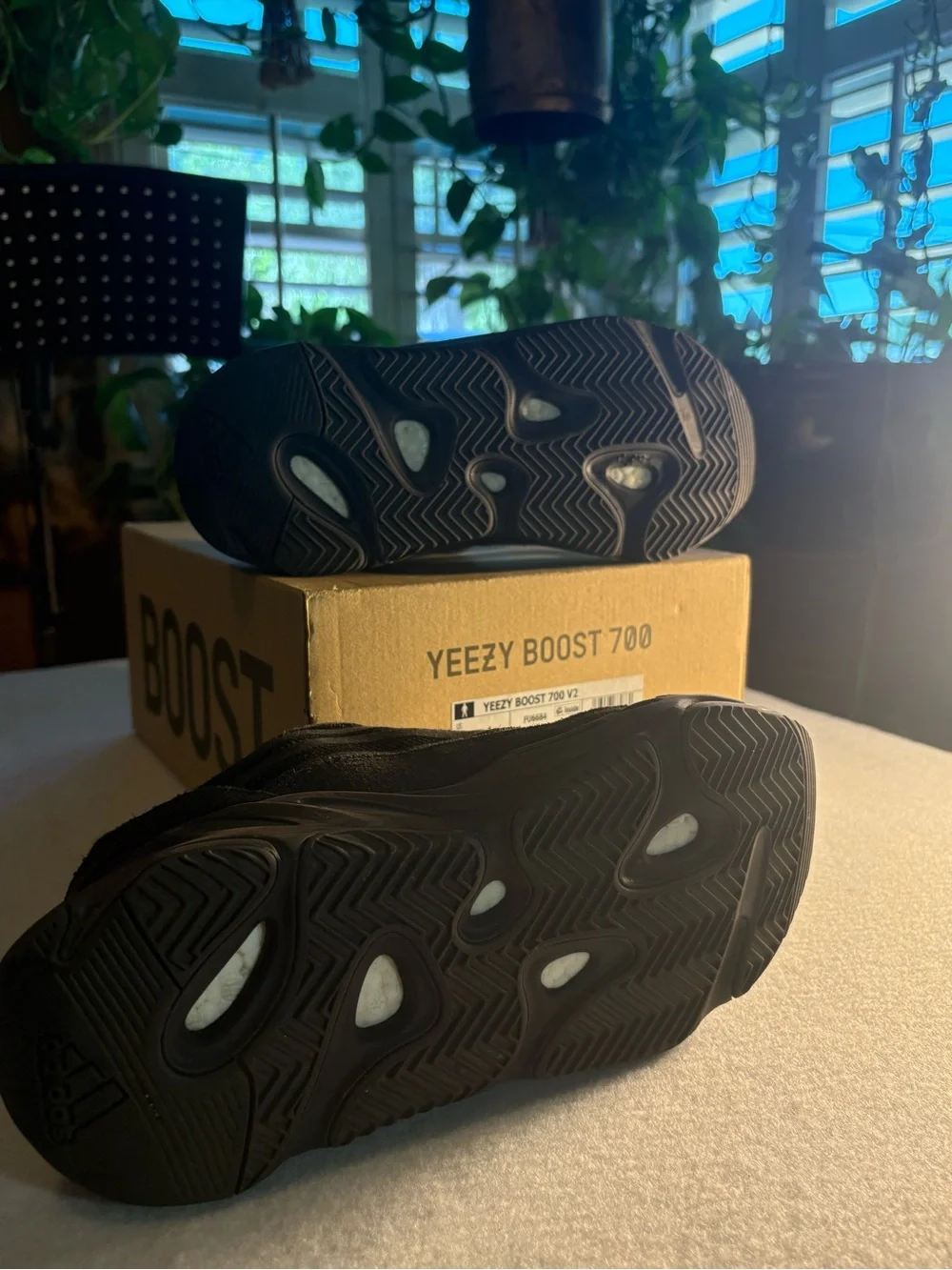 adidas Yeezy Boost 700 V2 Men's Sneakers - Black size 7.5